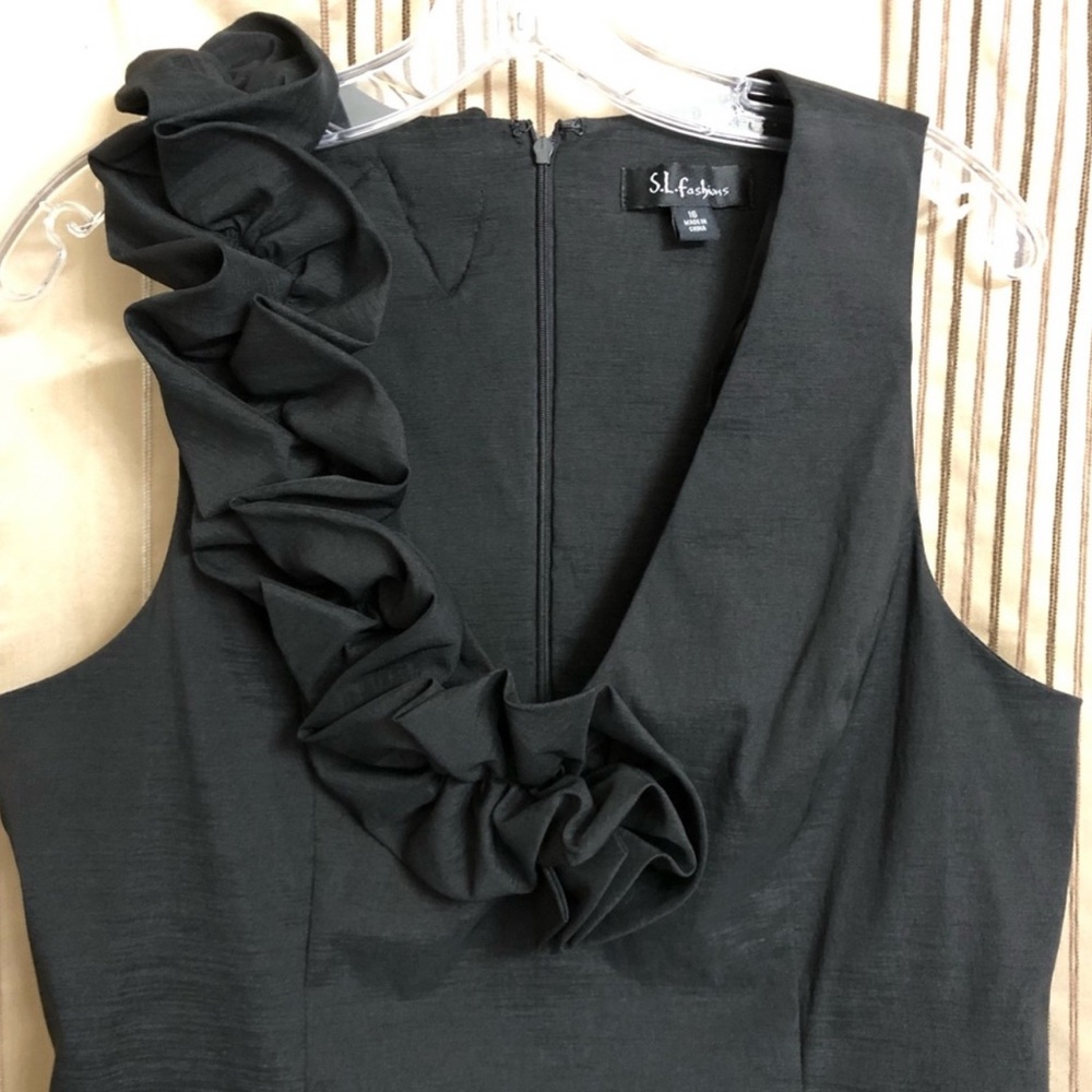 🔥 Cascading Ruffle Bodycon Dress - Picture 2 of 8